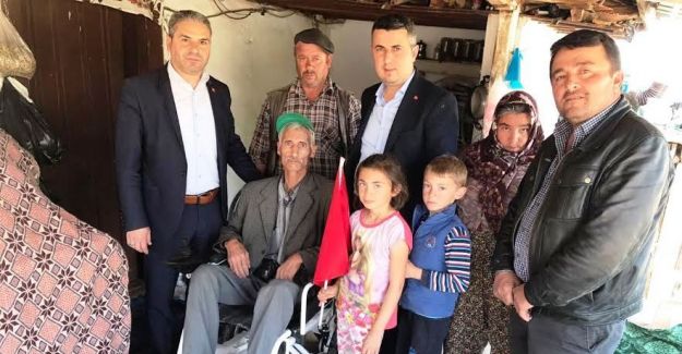 AK Parti’li Baybatur engelli vatandaşı sevindirdi