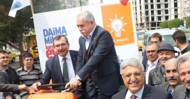 AK Partili Demiröz Akhisar’da destek istedi