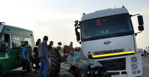 Manisa’da traktör ile tanker çarpıştı: 1 ölü