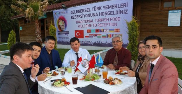 Yabancı konuklar için Türk yemekleri gecesi düzenlendi