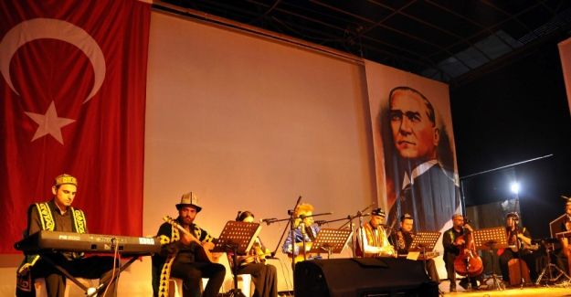 Akhisar’da gönülleri fetheden konser