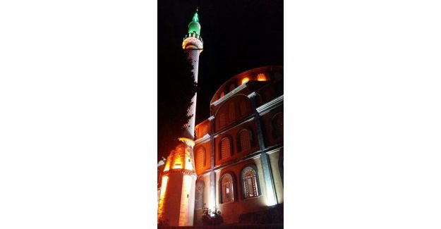 Alacalar Camii ışıl ışıl