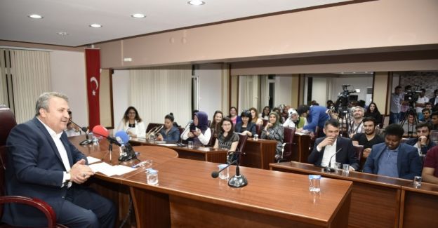 Başkan Çerçi, tecrübelerini gençlerle paylaştı