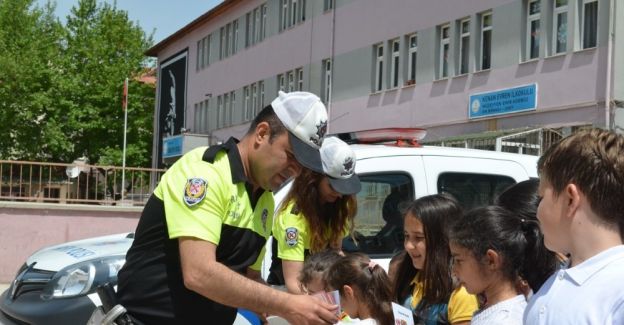 Kula’da öğrencilere uygulamalı trafik dersi