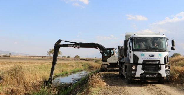 Manisa derelerinden 240 bin ton çöp çıkarıldı