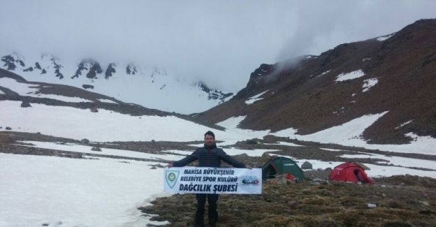 Manisalı dağcı Erciyes’in zirvesinde