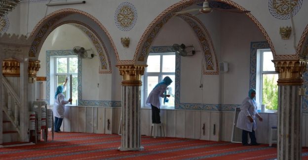 Şehzadeler’de camiler Ramazan’a hazır