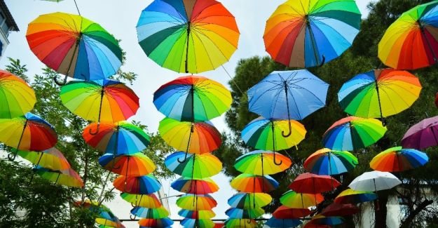 Şemsiyeli Sokak’ta renk cümbüşü