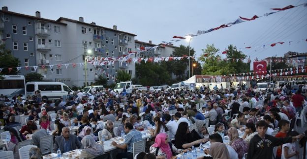 Protokol Yunusemrelilerle iftarda buluştu