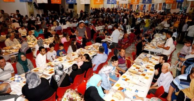 Sarıgöl AK Parti’den bin 500 kişilik iftar
