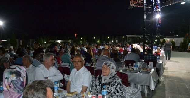 Şehit ve gazi aileleri iftar sofrasında buluştu