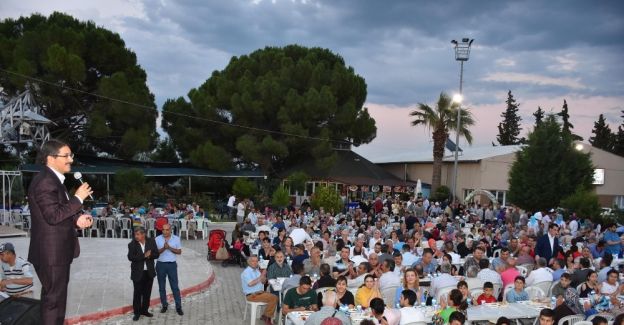 Şehzadeler Belediyesinden Karaoğlanlı’da iftar