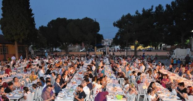 Şehzadeler Belediyesinden Kuşlubahçe Mahallesinde iftar