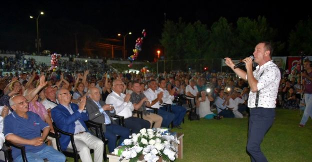 Adala şeftali festivali ile şenlendi