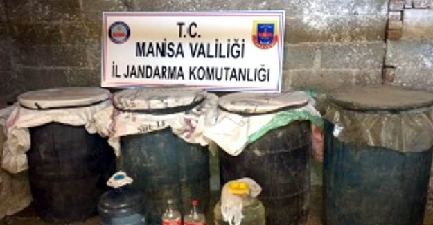 Ahırda 930 litre kaçak içki ele geçirildi