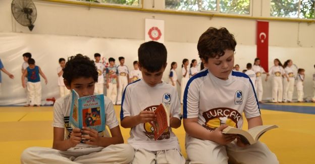 Hem judo yapıyorlar hem de kitap okuyorlar