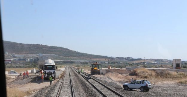 Akhisar’ı ikiye bölen demiryolu şehir dışına alınıyor