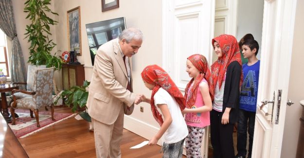 Kur’an kursu öğrencilerinden Vali Güvençer’e davet