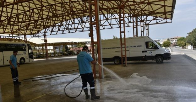 Yunusemre’de bayram temizliği sürüyor