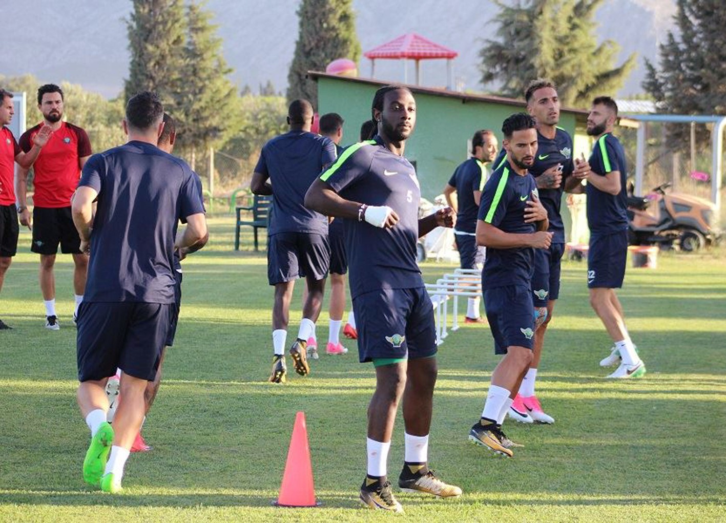 Akhisarspor, Konya deplasmanına çıkıyor