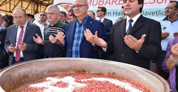 Başkan Ergün Aşure Dağıttı