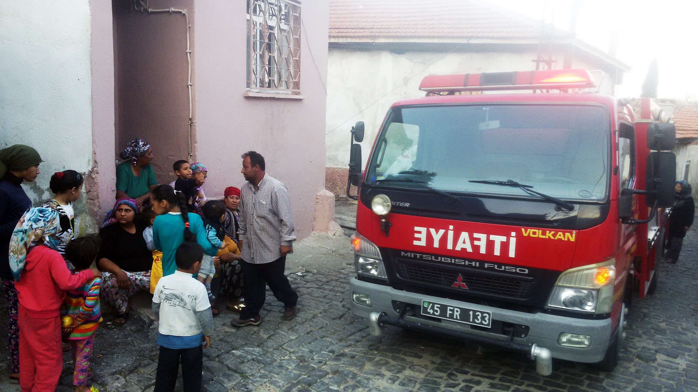 Manisa'da Bir Aile Alevlerden Son Anda Kurtuldu