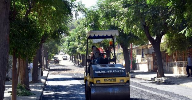 Salihli’de asfalt çalışmalarına devam ediliyor