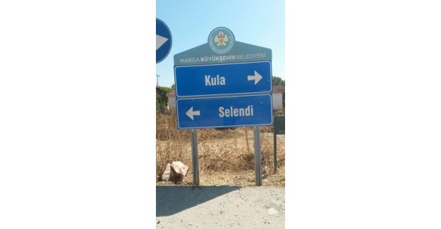 Selendi’nin de trafik levhaları değişti