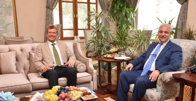 Vali Güvençer, Almanya İzmir Başkonsolosu Lassig’i ağırladı
