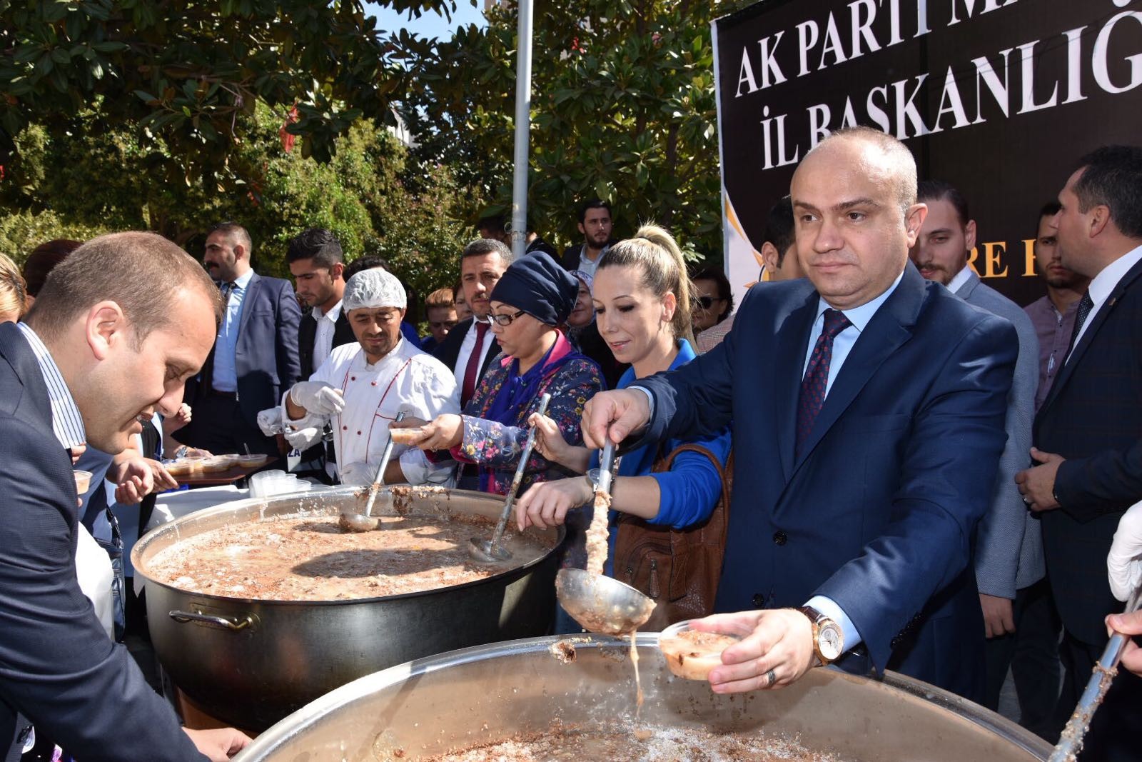 AK Parti'lilerden Aşure İkramı