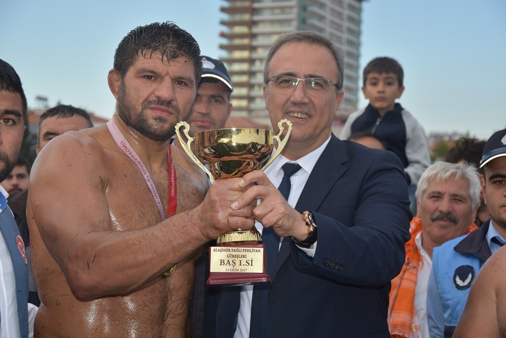 Alaşehir'de 1. Kırkpınar Yağlı Güreş Festivali Düzenlendi