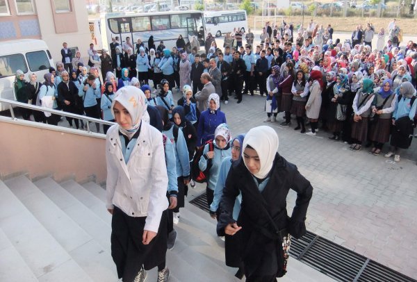 İMAM HATİPLER VE ÇÖZÜM BEKLEYEN SORUNLAR / Hakan ÖZEN yazdı...