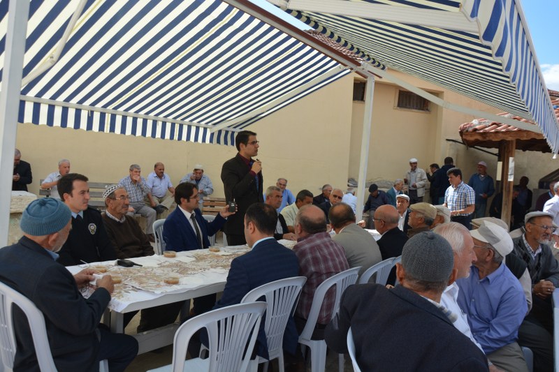 Kaymakam Özdemir Aşure Dağıttı