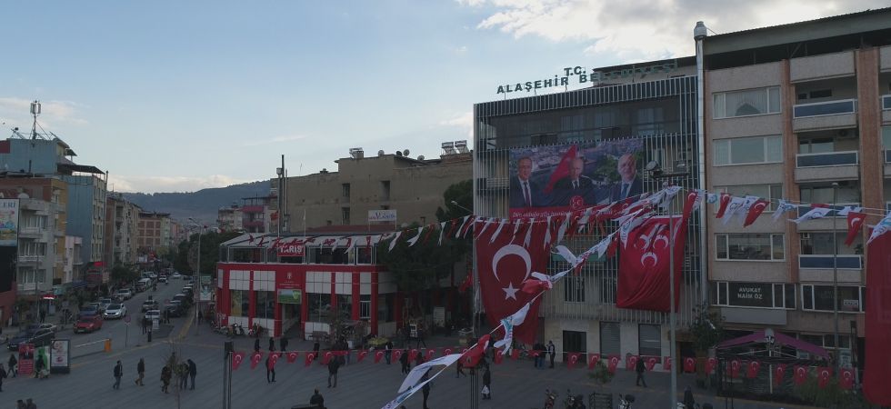 Alaşehir Bahçeli'yi Karşılamaya Hazırlanıyor