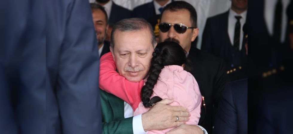 Cumhurbaşkanı Erdoğan'a Sarılışın Altından Dram Çıktı