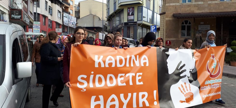 Demirci'de 'Kadına yönelik şiddete hayır' yürüyüşü