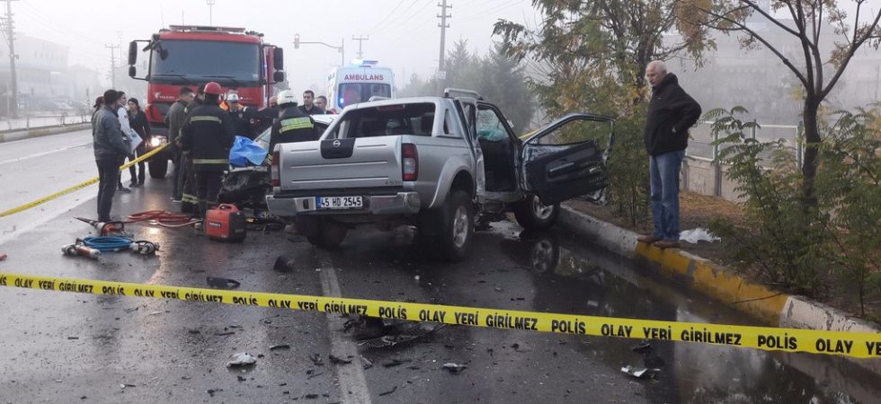 Manisa'da trafik kazası: 1 ölü, 2 yaralı!