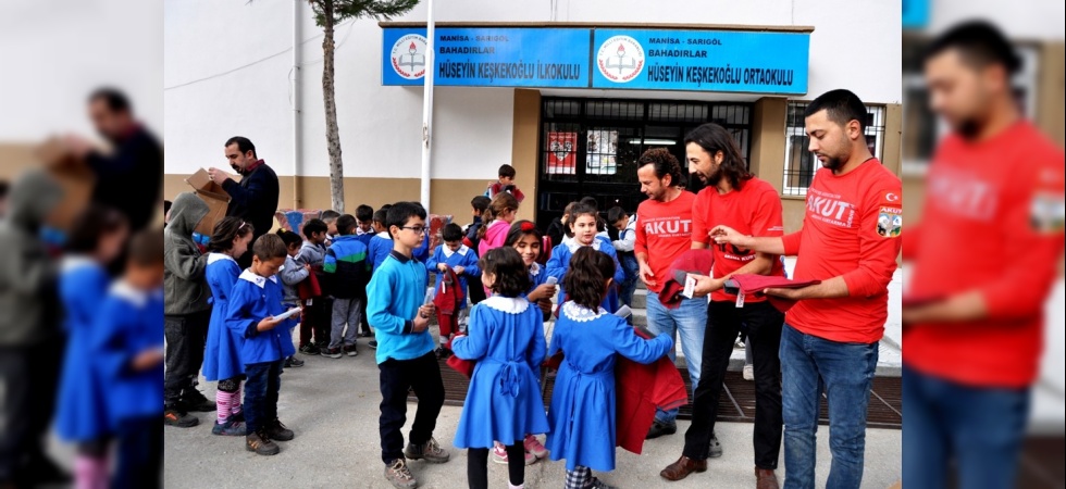 AKUT Okullarda Deprem Semineri Veriyor