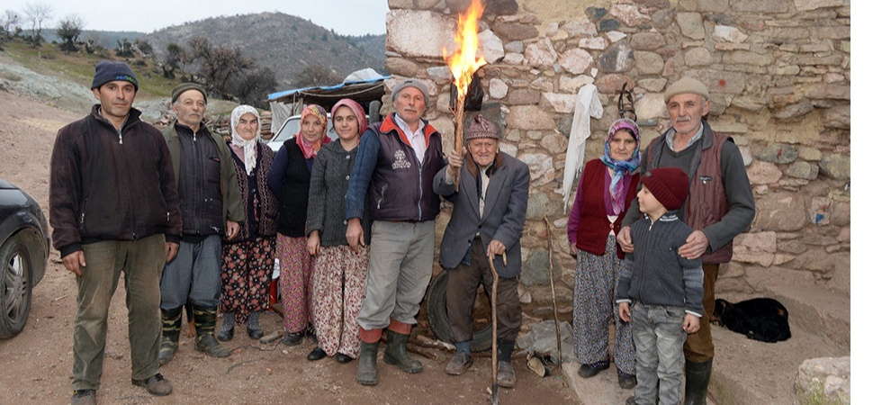 Manisa’da Bu Mahallede 100 Yıldır Elektrik Yok