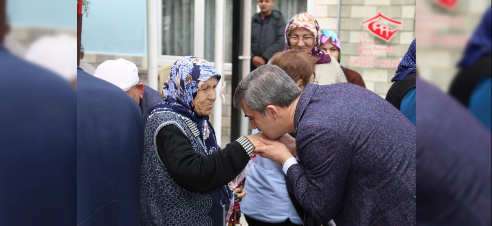 Başkan Şirin, huzurevinde kalan yaşlılarla buluştu