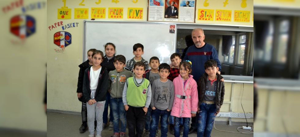 Manisa'daki Suriyeli Çocuklar, Türkçe Öğreniyor