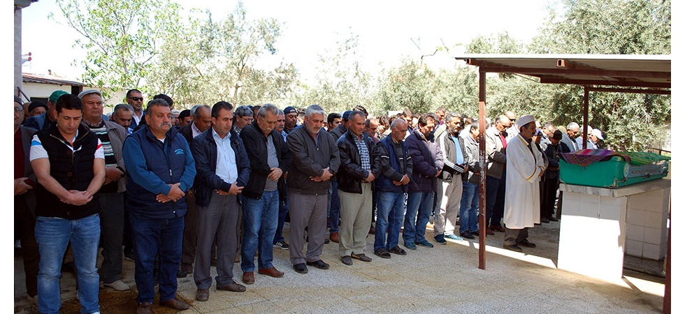 Kamyonetin Altında Can Veren Kadın Son Yolculuğuna Uğurlandı