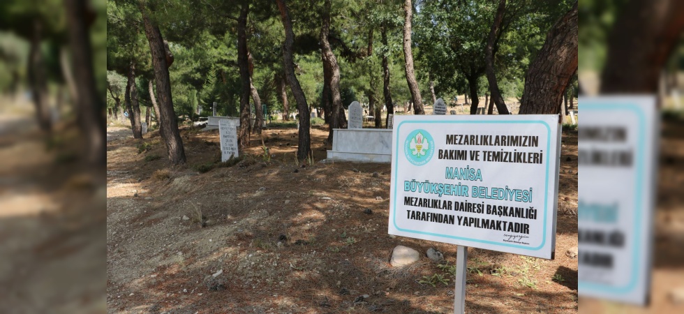 Manisa'da mezarlıklarda bayram hazırlığı