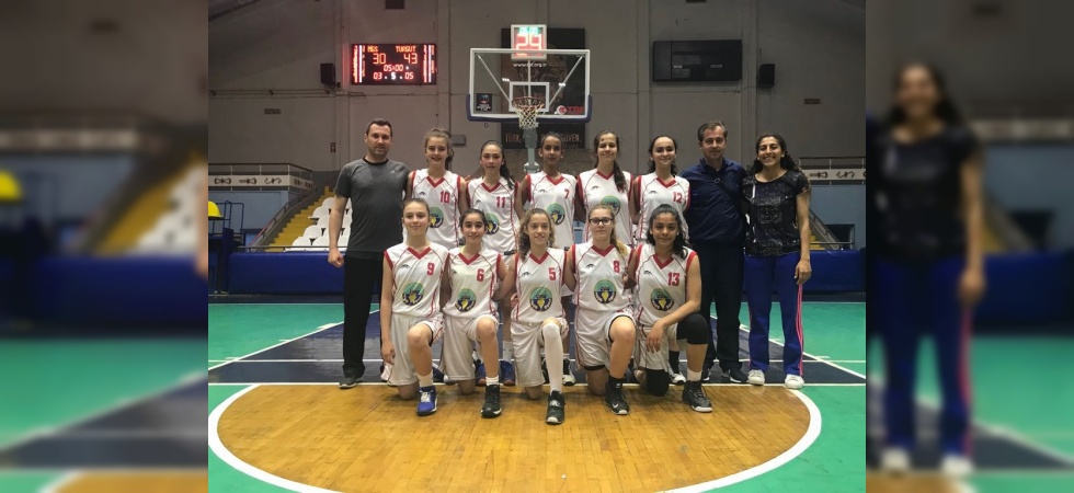 Turgutlu Belediyespor'un kızları namağlup şampiyon