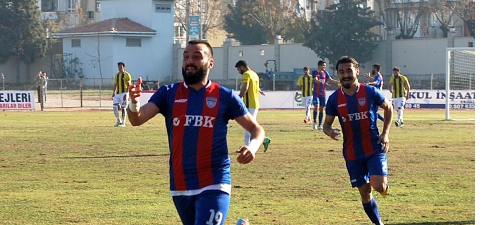 Salihli Belediyespor Gol Kralını Renklerine Bağladı