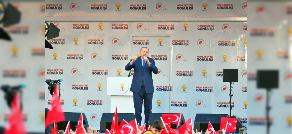 Cumhurbaşkanı Erdoğan Manisa’da sevgi gösterileriyle karşılandı