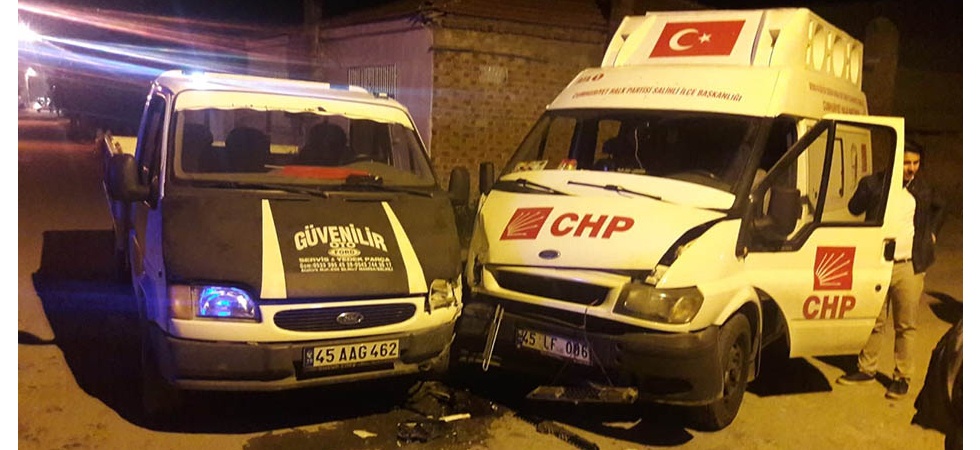 Manisa’da CHP’nin seçim aracı kaza yaptı: 7 yaralı