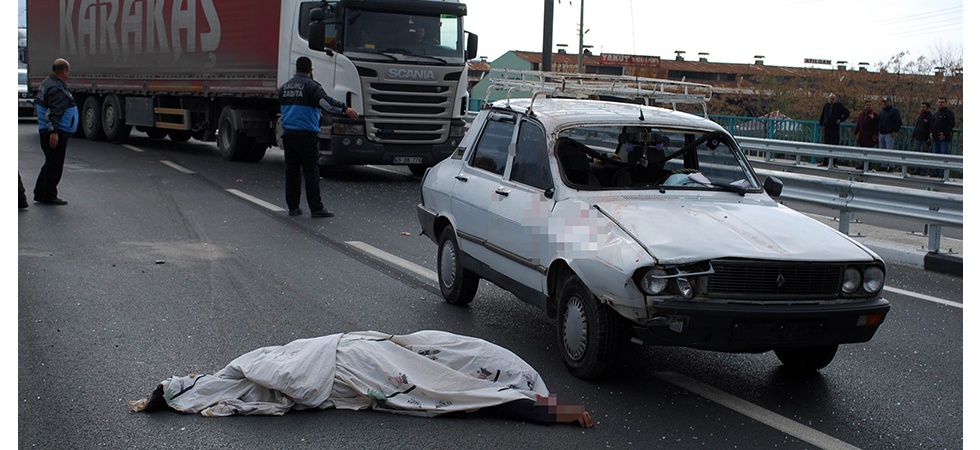 Manisa’da feci ölüm! Otomobilin çarptığı yaşlı adam öldü