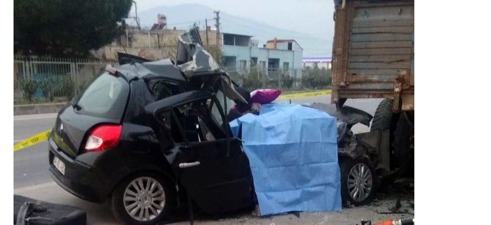 Manisa'ya vatani görevini yapmak için gelirken kaza yaptılar: 2 ölü