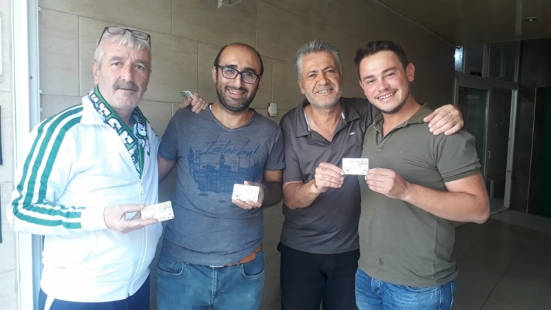 Salihli Belediyespor'a destek için kapı kapı dolaştılar